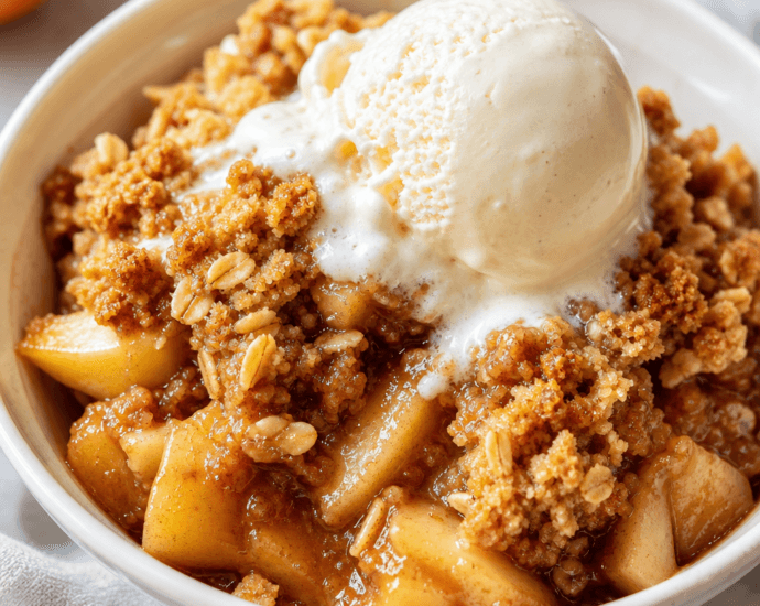 Apple Crisp with Crunchy Oat Topping
