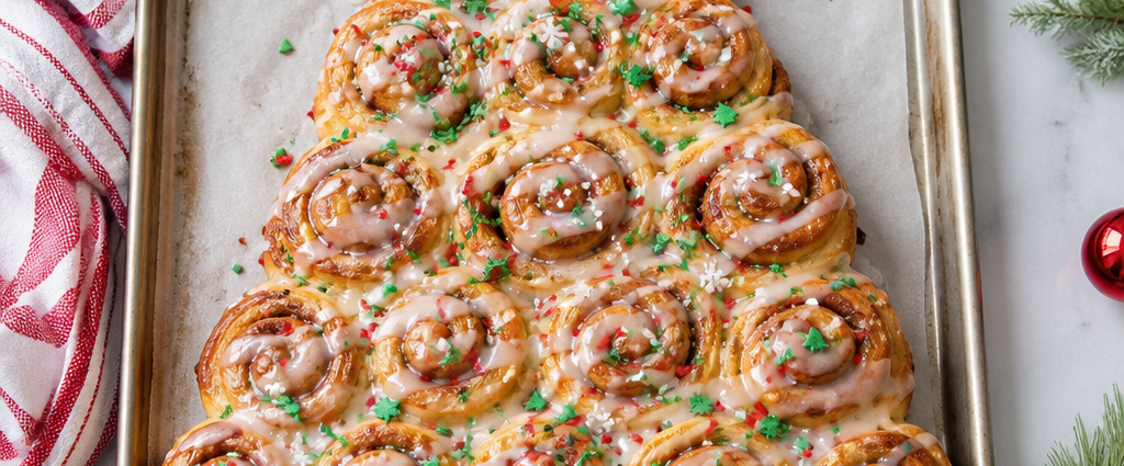 Cinnamon Roll Christmas Tree Pull Apart Recipe for Holiday Treats